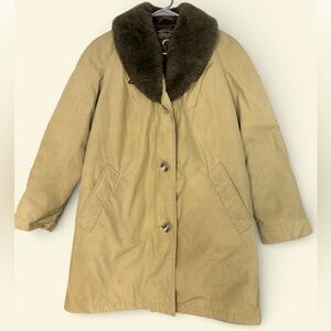 VTG Eddie Bauer Goost Down Women's Tan Coat with Faux Fur Collar.